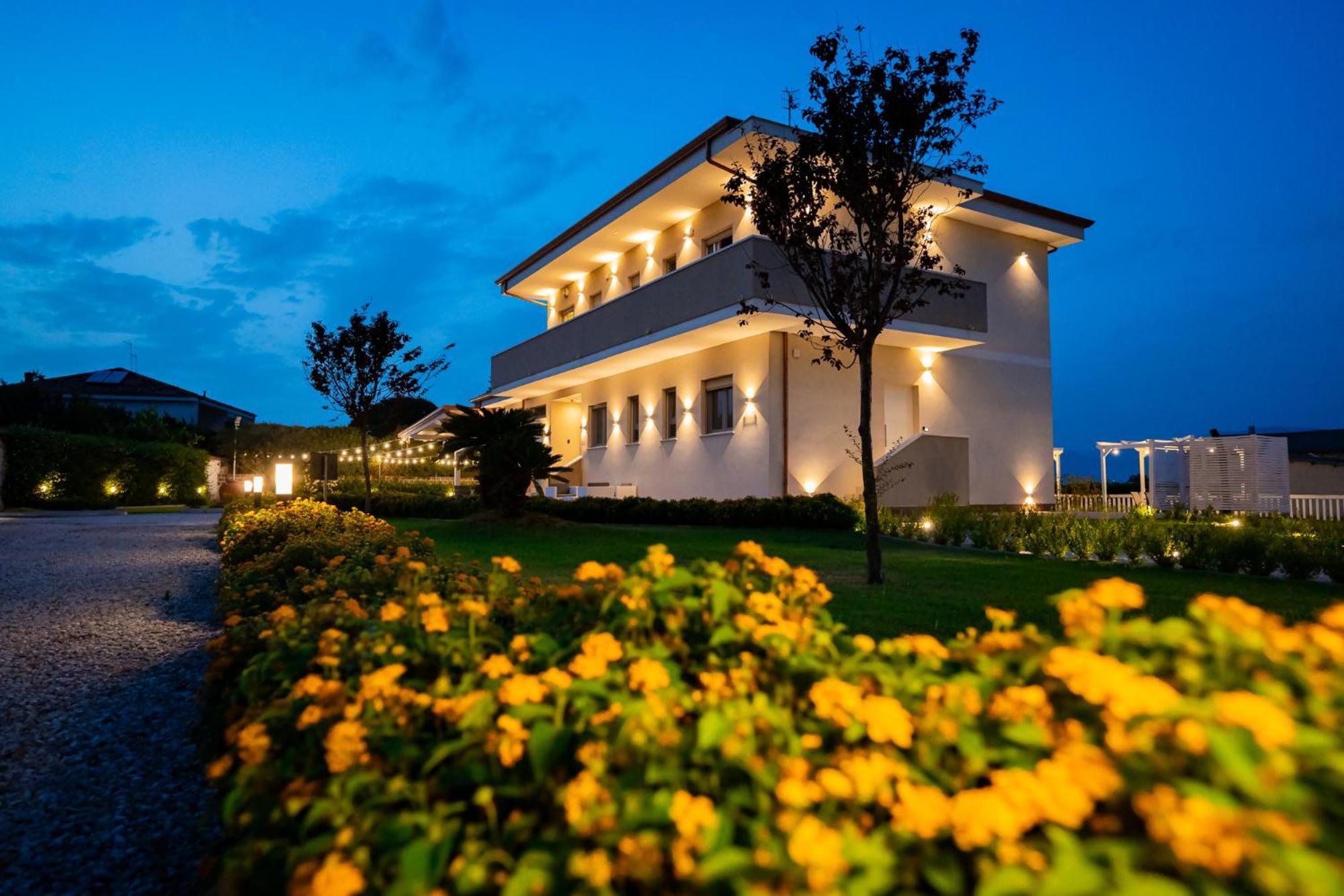 Villa Zefiro Suites & Events Battipaglia Buitenkant foto